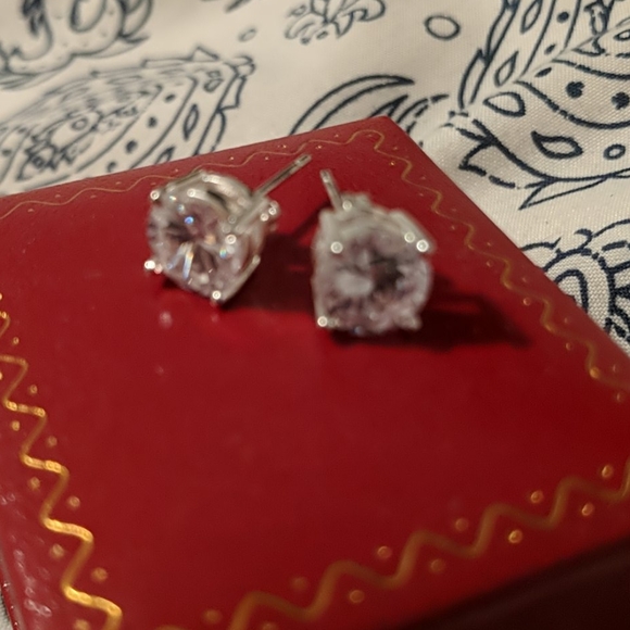 Stunning Studs - Picture 3 of 3